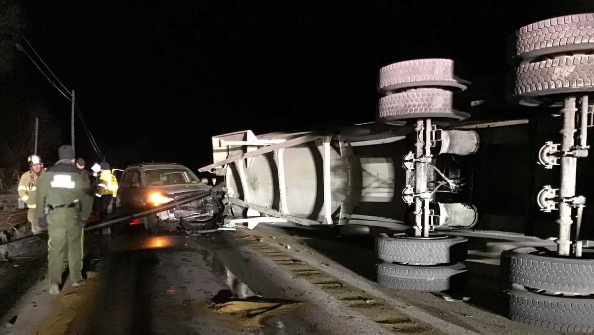 Road reopens after tractortrailer crash in Sheldon, VT