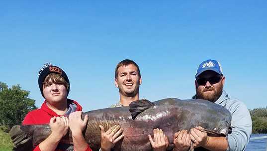 PB on the boone River in Iowa from last year. 49 lbs. : r/catfishing