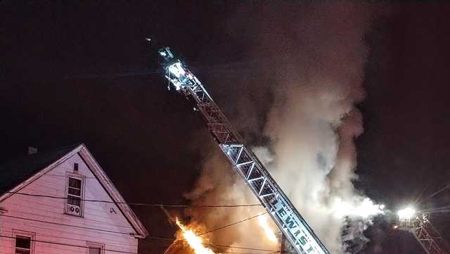 Tenants escape fire at three-family apartment in Auburn - Vimarsana News