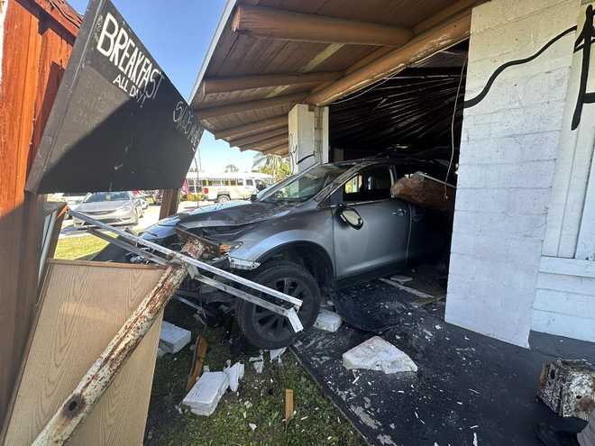Crash causes significant damage to former Pine Island restaurant