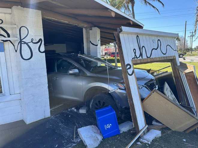 Crash causes significant damage to former Pine Island restaurant
