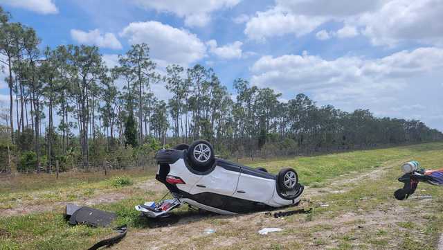 One hospitalized after rollover crash involving 5 vehicles on I-75 in Estero - Vimarsana News