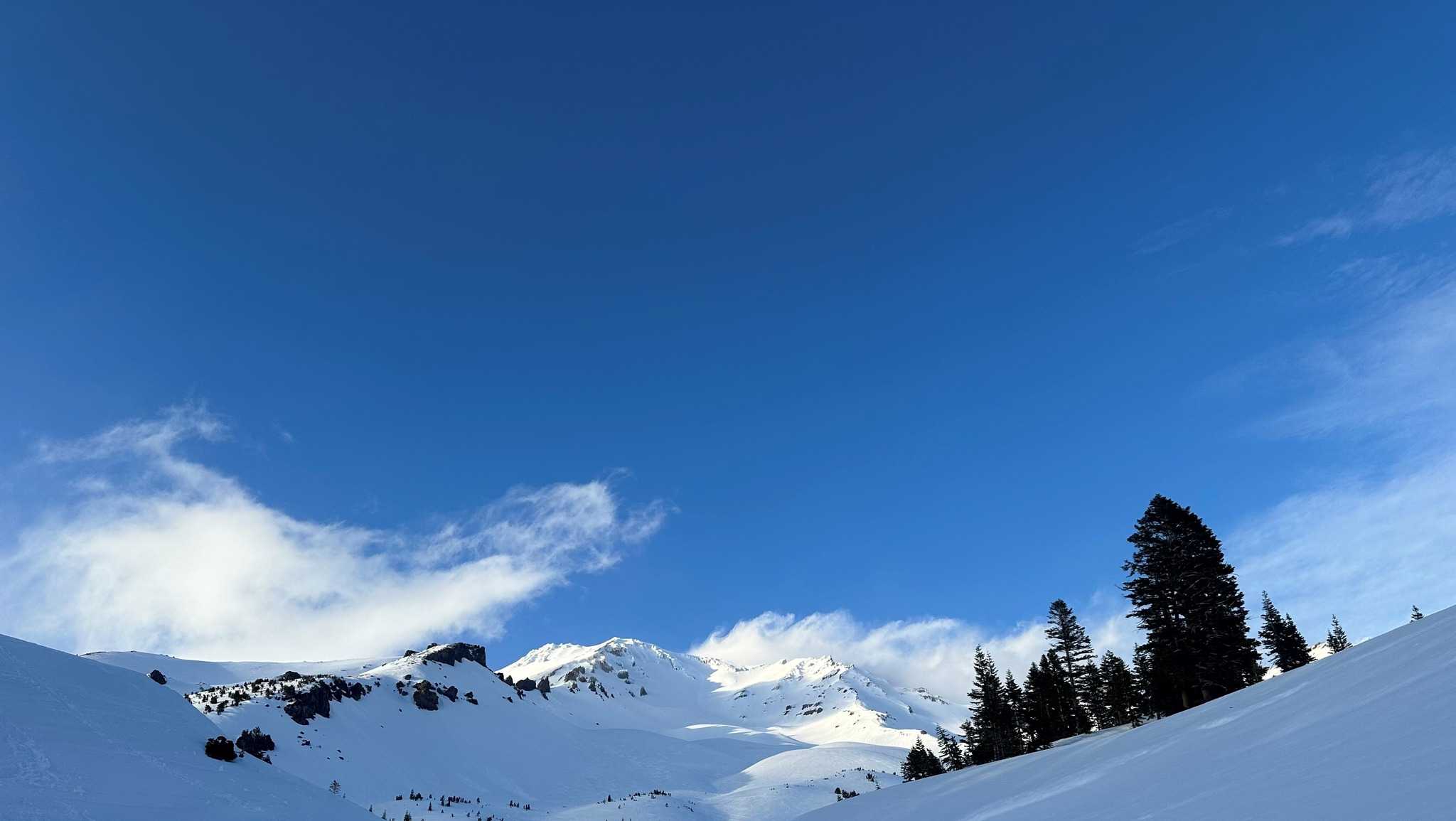Two climbers rescued after avalanche on Mount Shasta - Vimarsana News