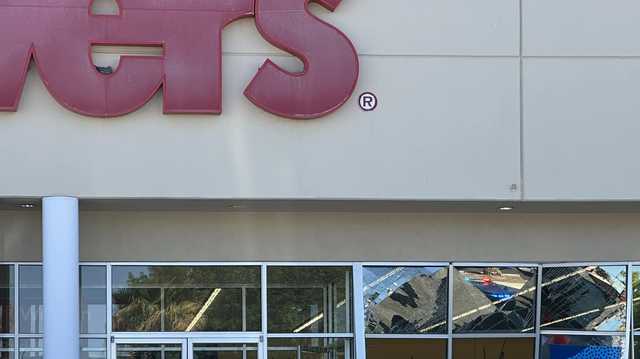 1 dead, several others injured after car drives through store in Las Cruces - Vimarsana News