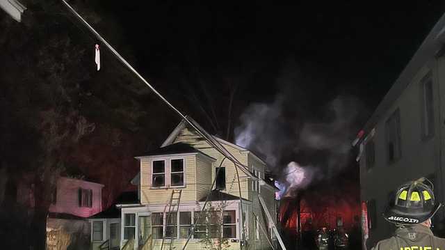 Fire displaces 5 Mainers - Vimarsana News
