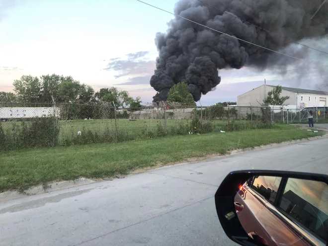 Fire destroys salvage yard on Des Moines' southeast side