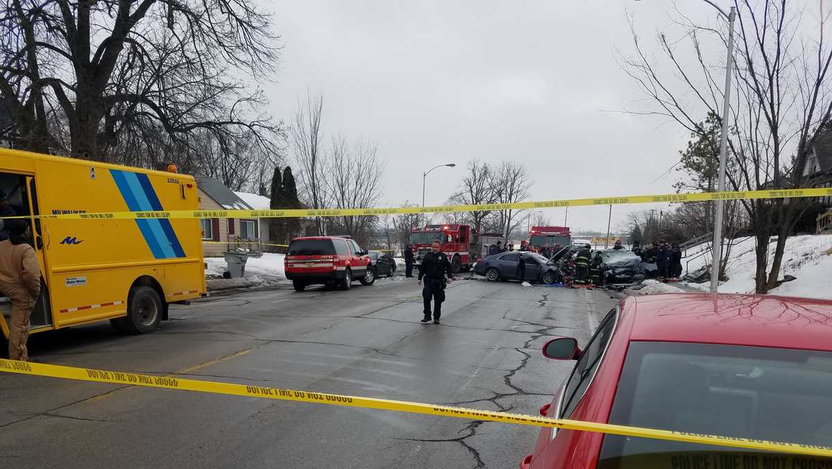 7 injured, including 3 children, in crash near Hopkins & Congress