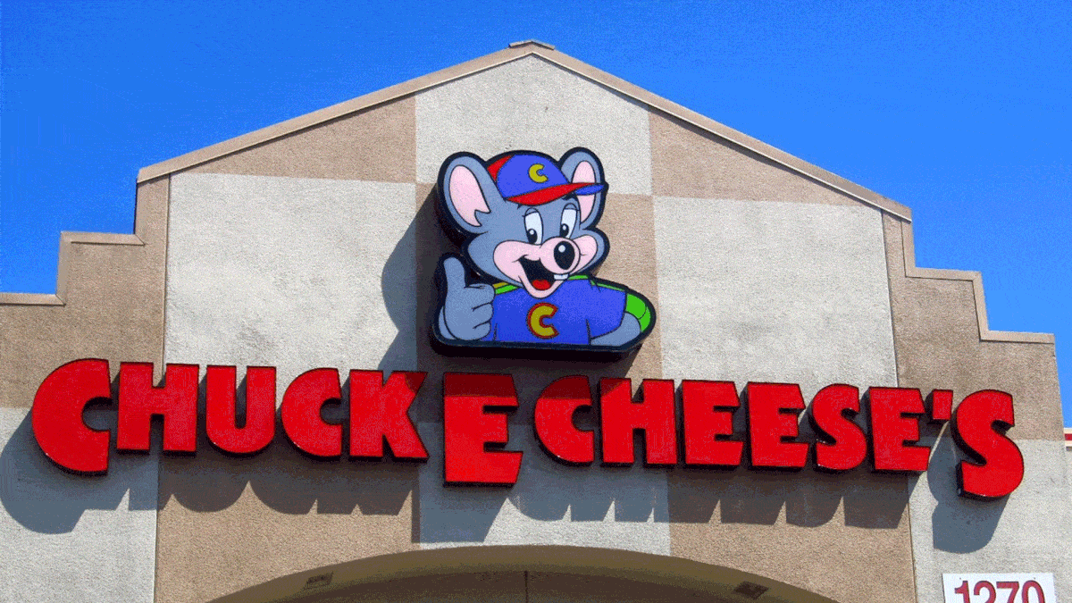 Deputies: Man points gun at 3 people inside South Carolina Chuck E. Cheese, threatens to kill one