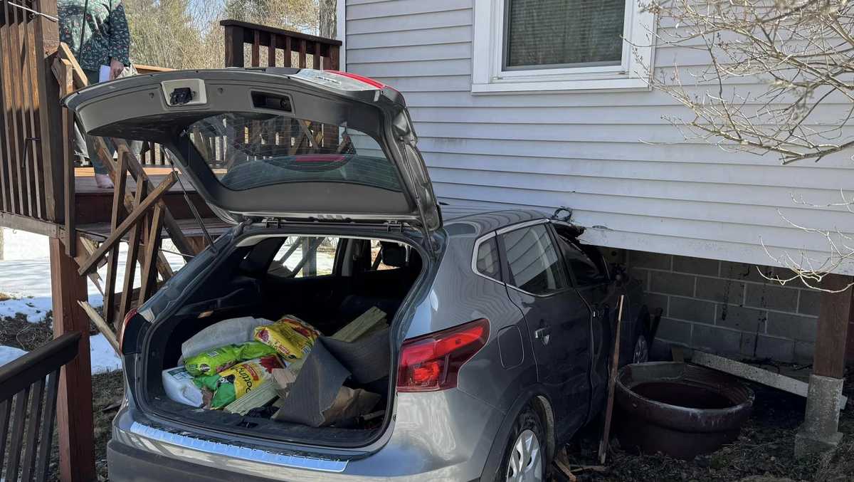 1 person hospitalized after car crashes into house in Union