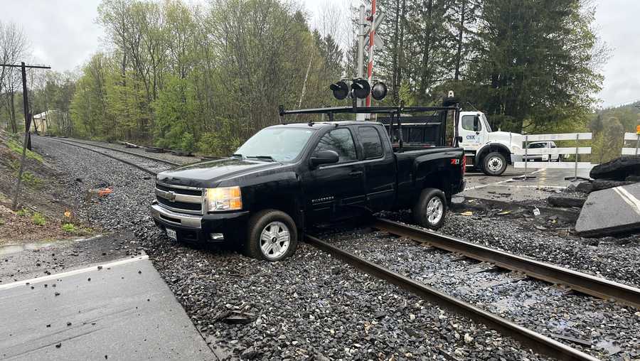 Maine driver goes around road barriers, gets stuck on tracks