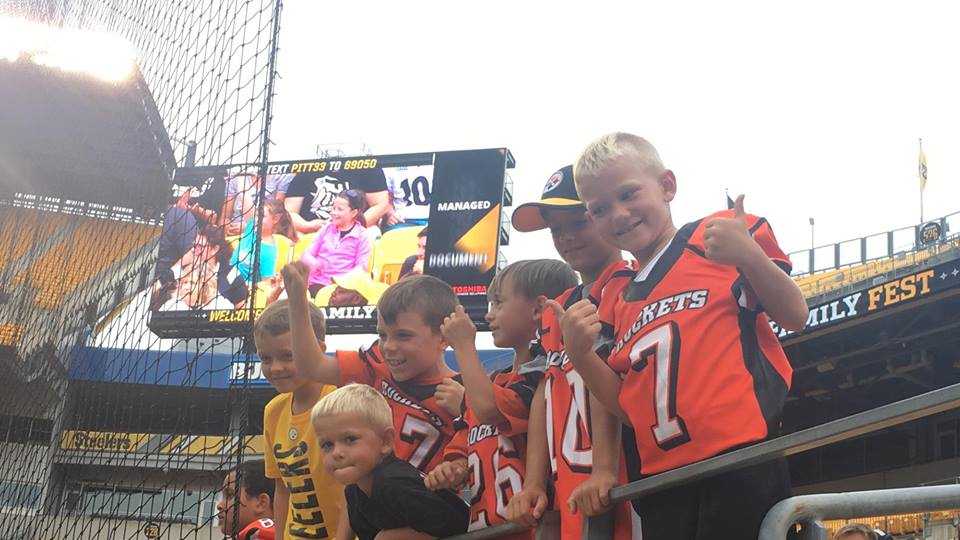 Yeah, we're back': Steelers fans flock to Heinz Field for team's lone  preseason home game