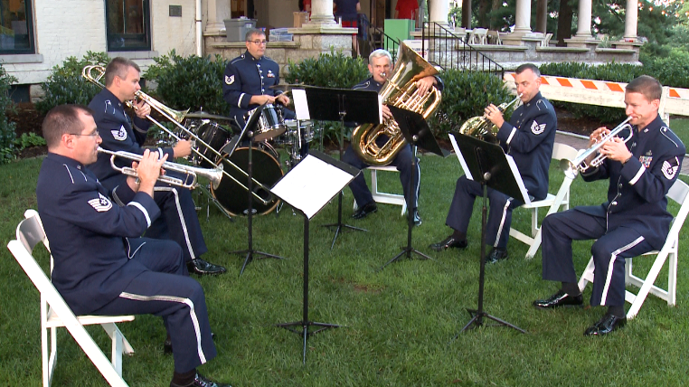 Thousands celebrate neighborhood-style at Crescent Hill 4th of July