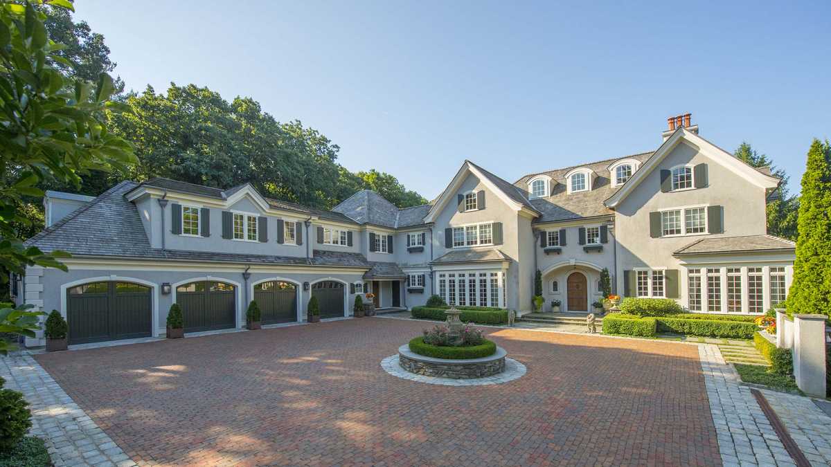 Exquisite 15.9M mansion on market in Weston