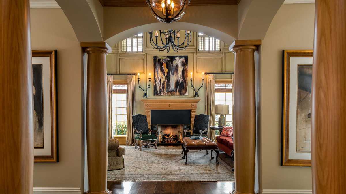 Exquisite 15.9M mansion on market in Weston