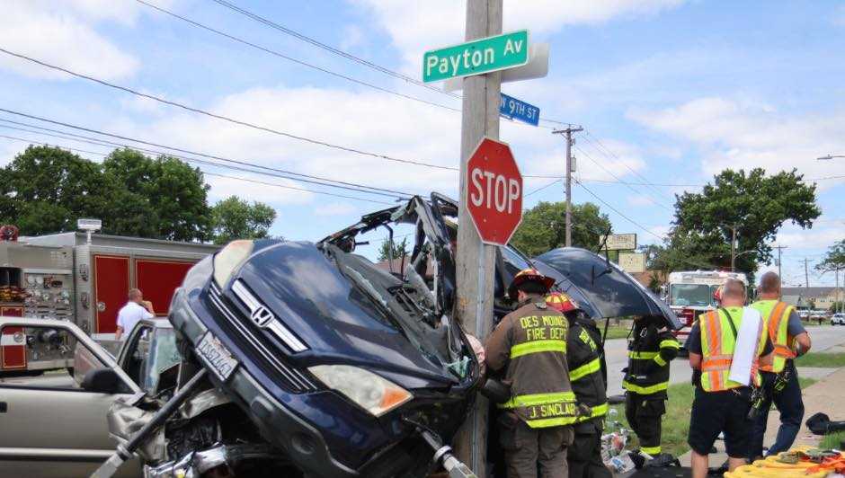 Des Moines crash: 3 seriously injured in crash on SW 9th Street