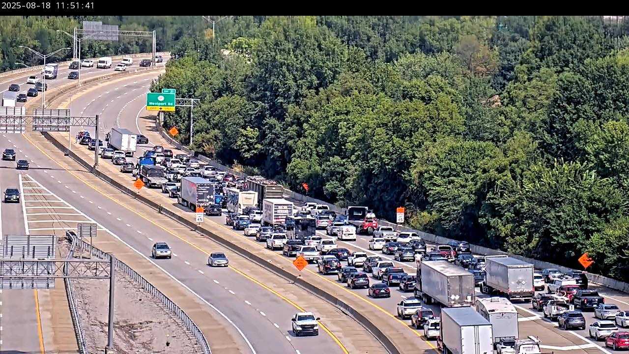 Part of I-264 in Louisville reopens after police helped