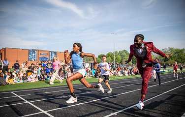 ian&#x20;roberts&#x20;races&#x20;students