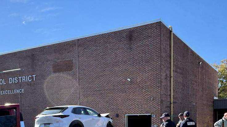 Car crashes into elementary school – WGAL