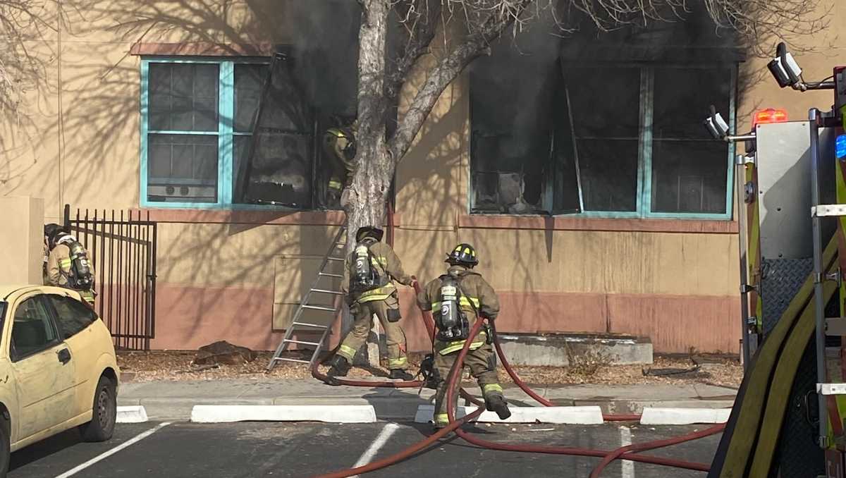 One dead in Albuquerque apartment complex fire