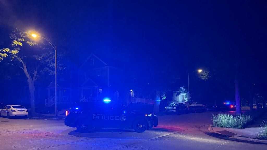 Mayor: 2 Milwaukee police officers shot near 25th and Garfield