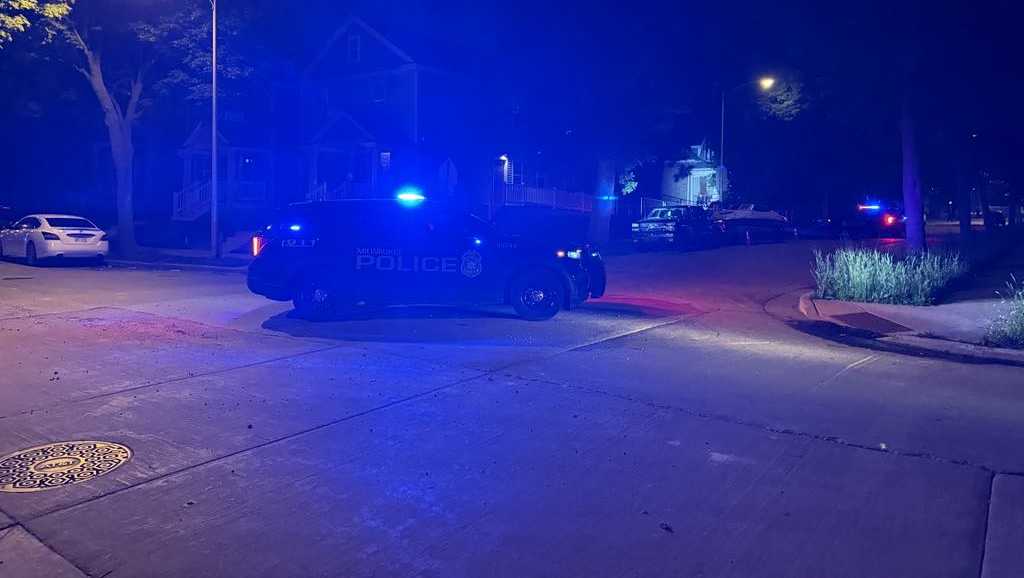 Mayor: 2 Milwaukee police officers shot near 25th and Garfield