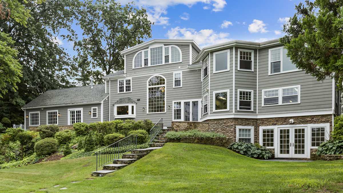 Stunning waterfront property on market for 3.09M