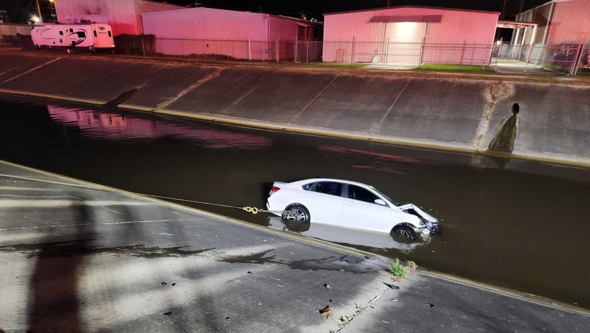 Westwego Fire rescues driver after car crashes into canal
