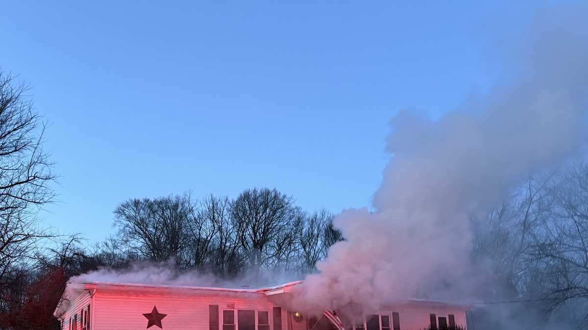 Fire police officer became unresponsive while directing traffic for house fire, fire officials say