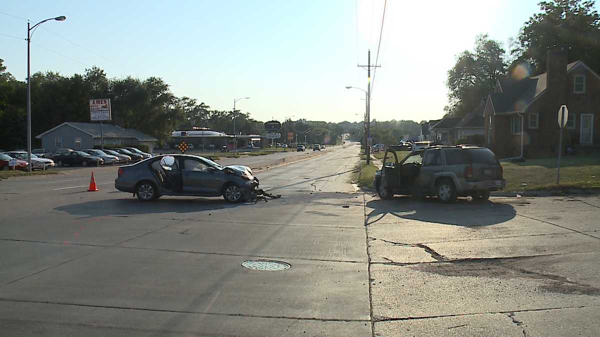 Man cited for DUI after crash on 65th, Ames
