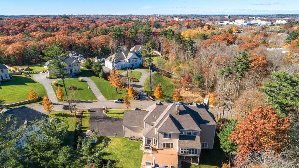 Stunning Colonial On Market In Lynnfield For 199m