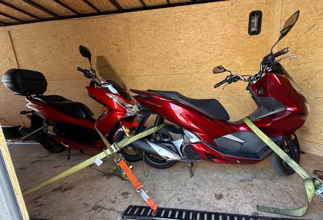 ﻿Trailer containing the victim's 2 scooters