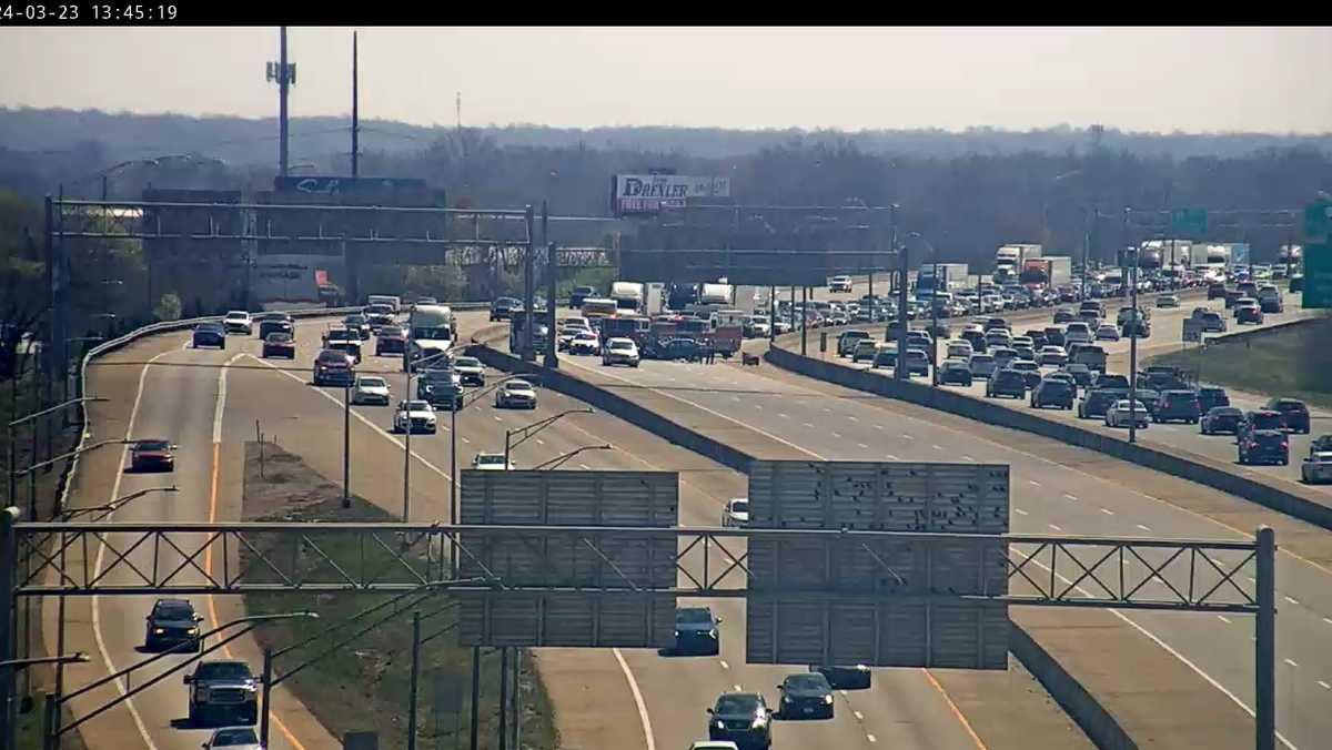 I-65 North lanes open in Louisville after closure due to crash