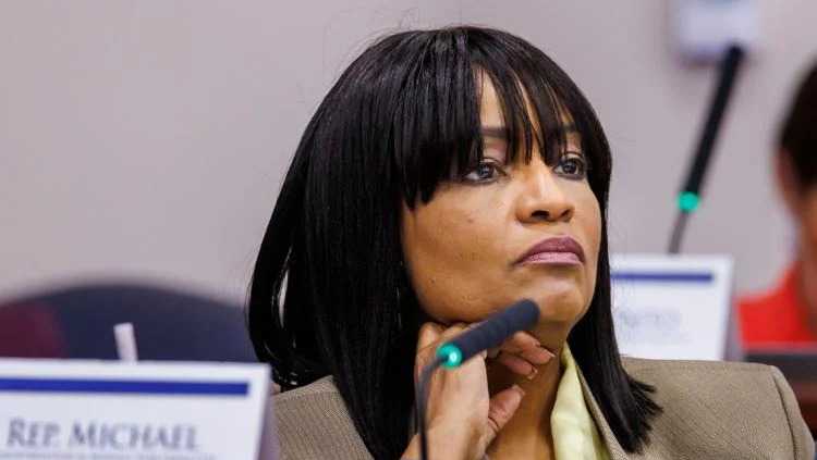 Florida bill advances to limit undocumented immigrants' access to certain licenses, financial help