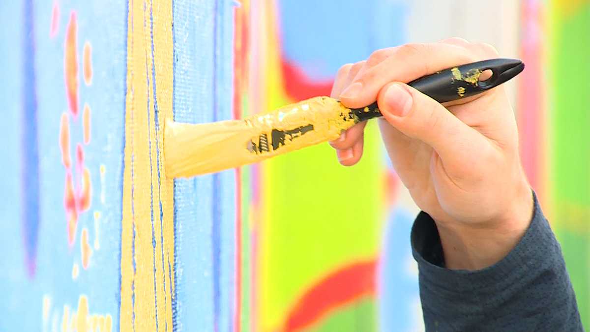 local-artists-gather-to-paint-a-mural-celebrating-cincinnati-s