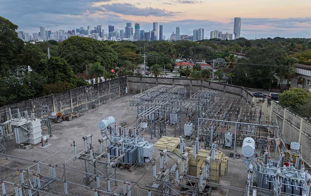 Federal regulators back plan to speed power to energy-hungry AI data centers