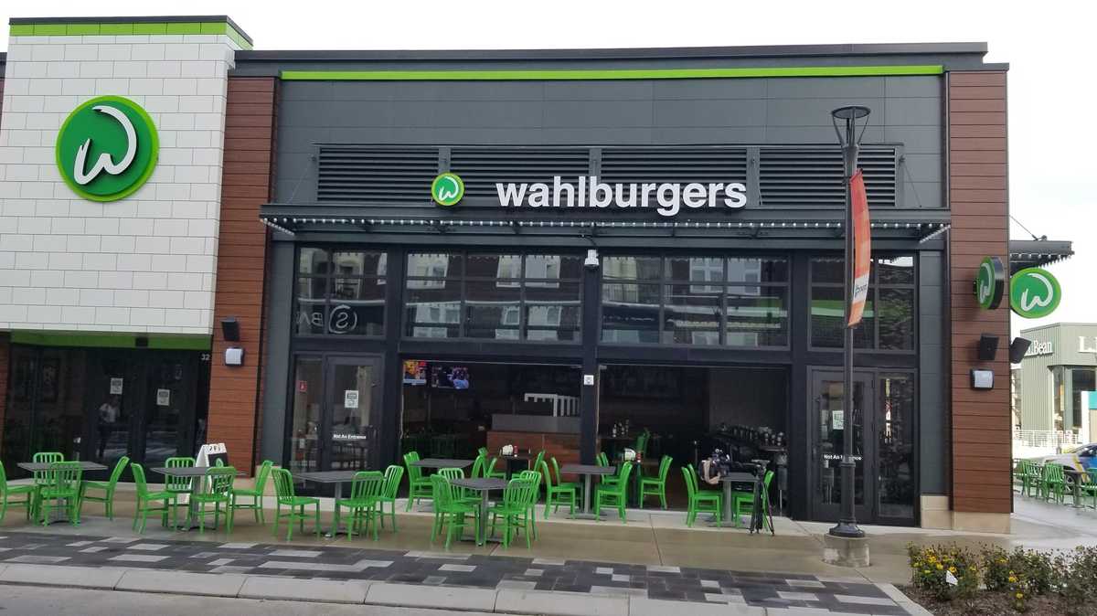 Wahlburgers announces opening date for new Brookfield location