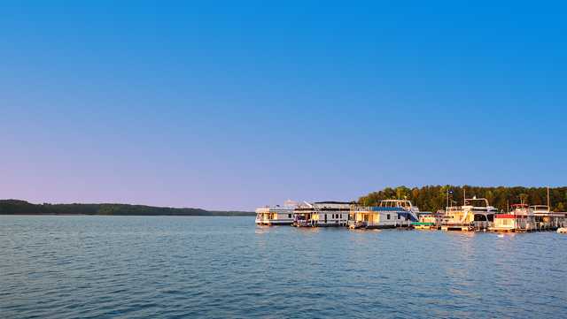 Search underway for drowning victim on Lake Hartwell