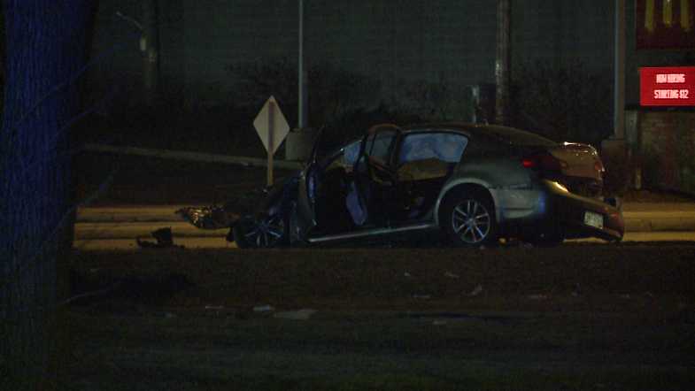 3 injured in early Sunday morning crash in West Allis - WISN