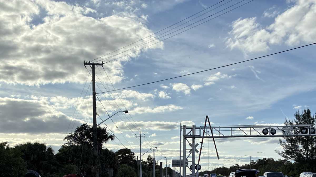 1 dead in crash involving train and dump truck in western Palm Beach County