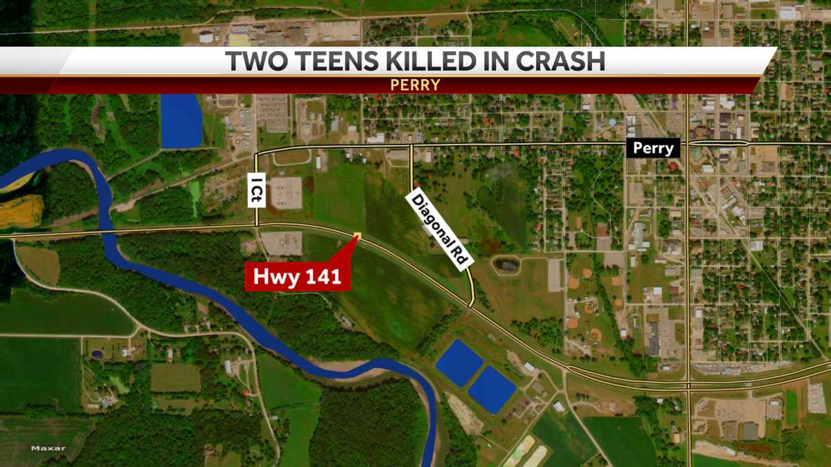 2 teenagers die in crash impacted by snow near Perry