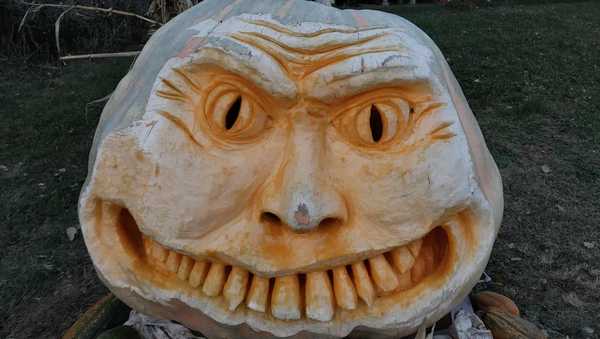 giant jack-o'-lantern