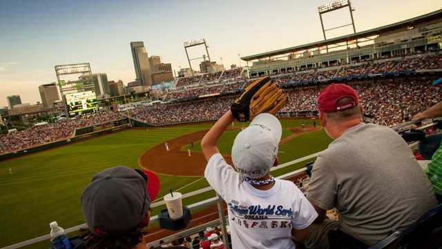 LSU Tigers baseball college world series game delayed to weather