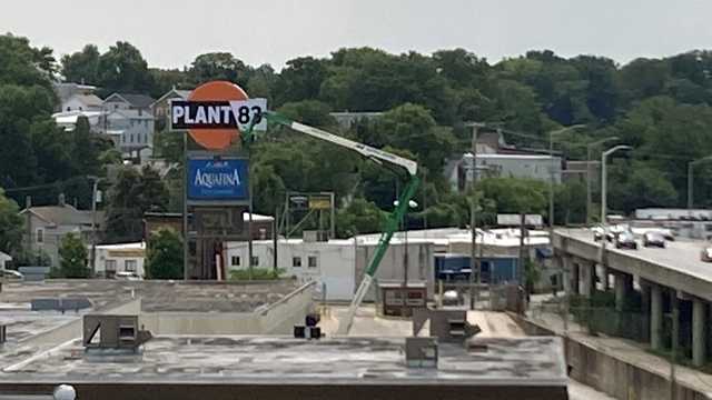 Crews replace iconic Pepsi sign alongside JFX - Vimarsana News