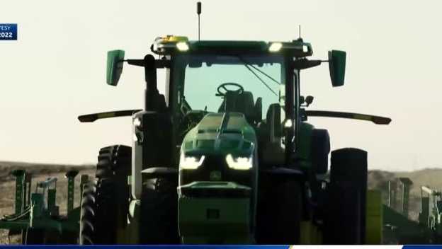 Iowa John Deere plant producing driverless tractors - Vimarsana News