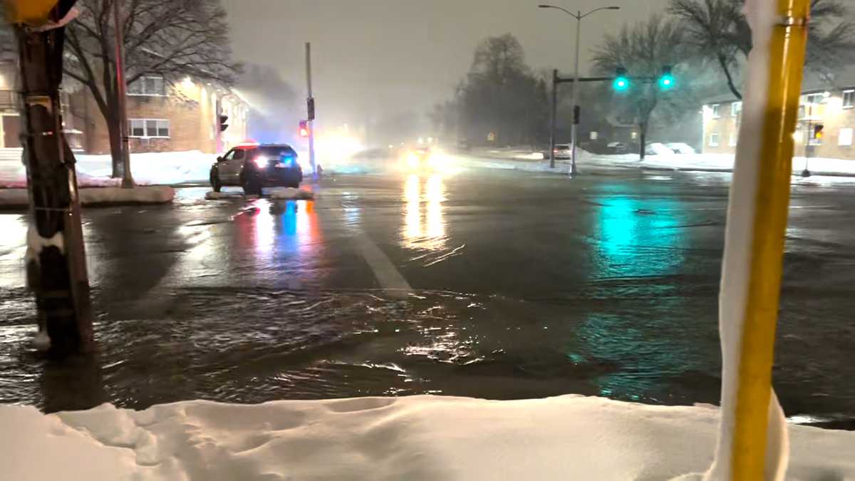 "I Lost Everything" – Milwaukee Resident Shares Their Flood Experience - w57xnl0