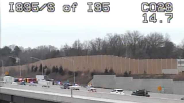 1 dead in crash at I-95/I-895 merge in Baltimore