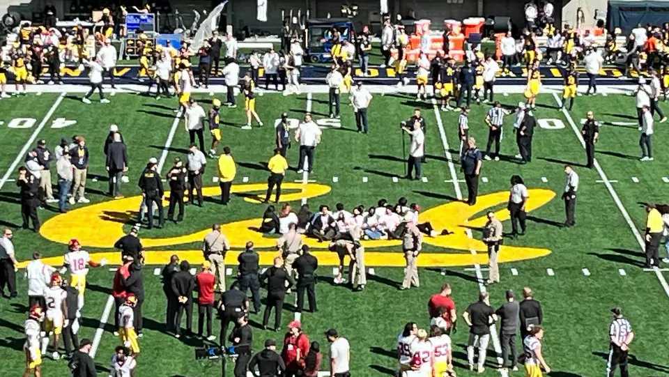Protesters delay start of Cal-USC football game in Berkeley Protesters delay start of Cal-USC football game in Berkeley