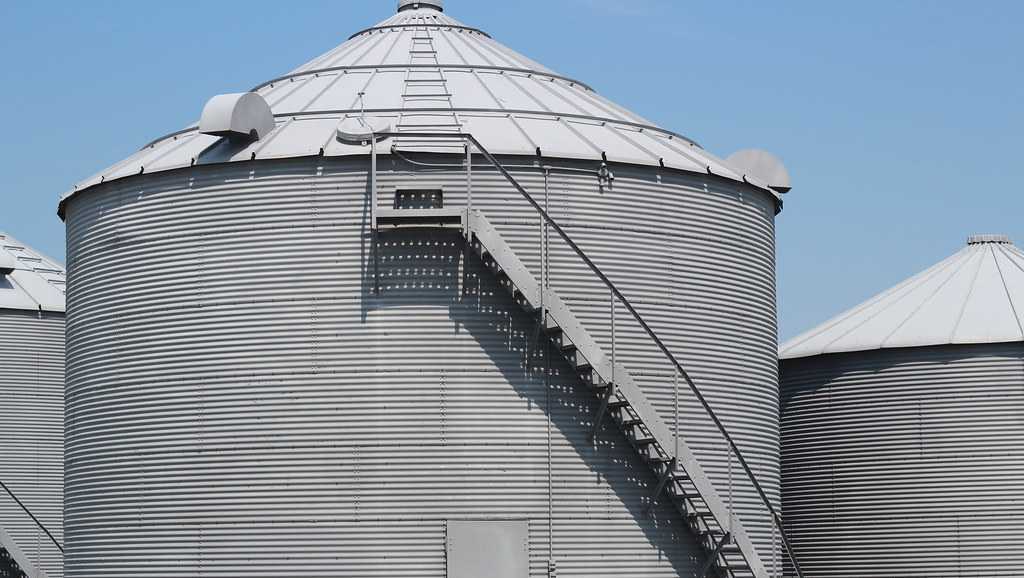 Man dies after being trapped in Sac County grain bin