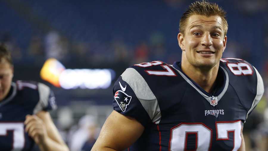 Rob Gronkowski Resisted Trade From Patriots, Wanted to Only Play With Tom  Brady