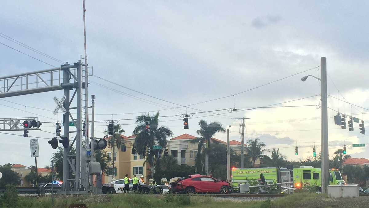 Driver is killed after collision with train in Palm Beach Gardens
